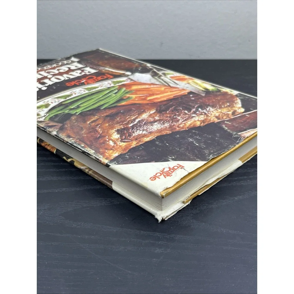 Family Circle Favorite‎ Recipes 1979 Hardcover Cookbook